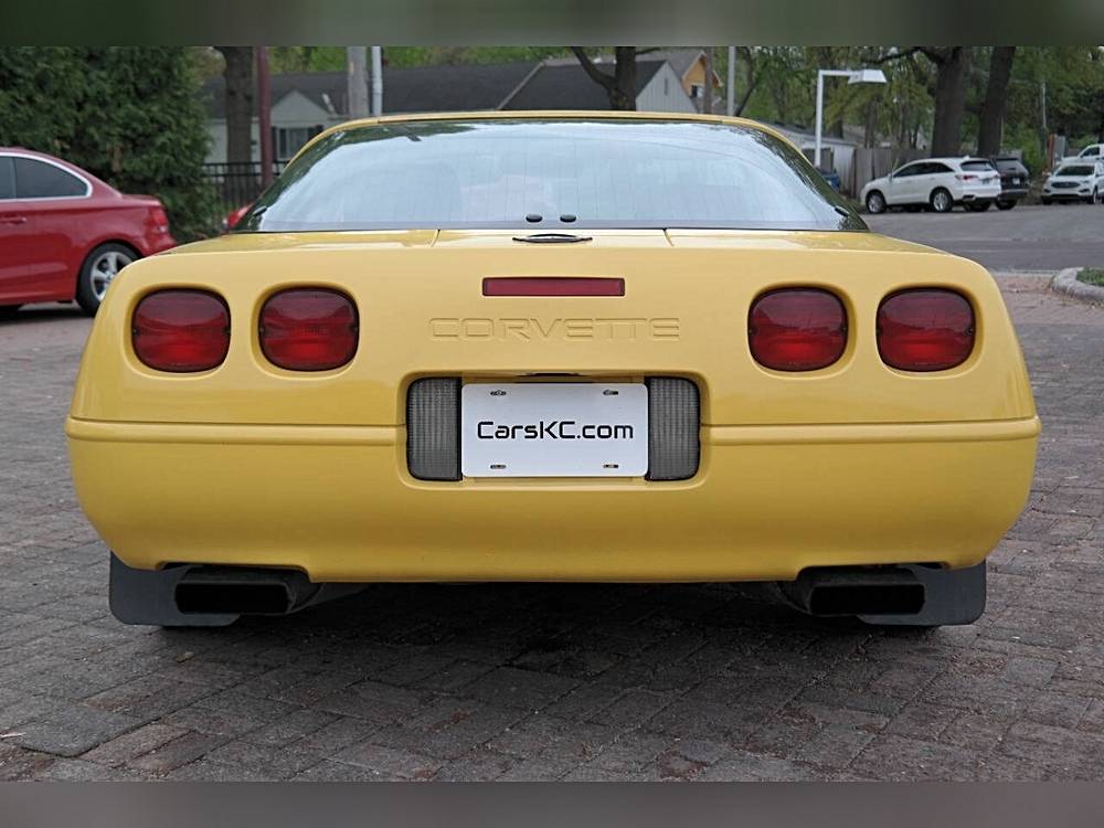 Chevrolet-corvette-1992-yellow-38