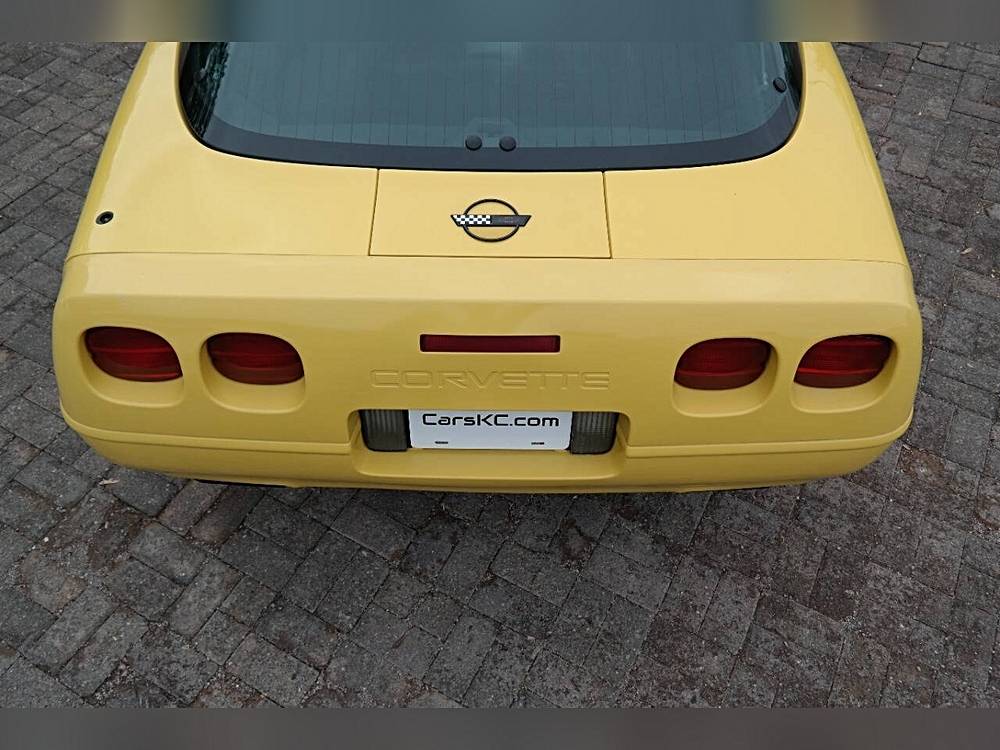 Chevrolet-corvette-1992-yellow-47