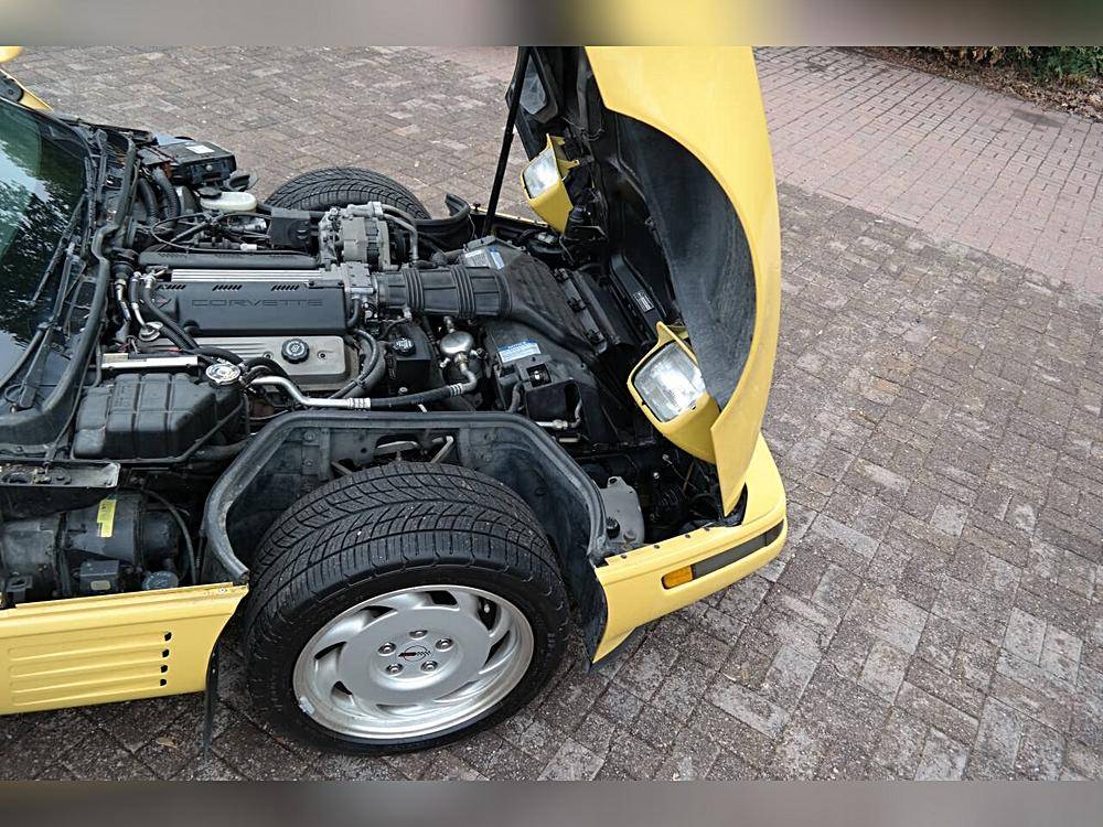 Chevrolet-corvette-1992-yellow-56