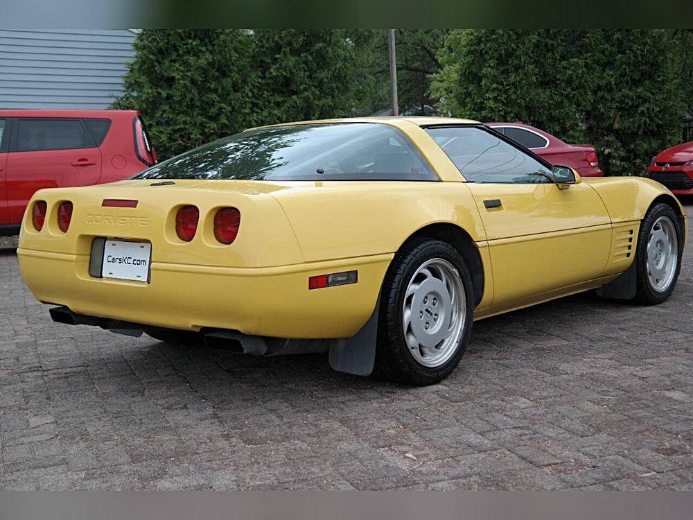 Chevrolet-corvette-1992-yellow-64