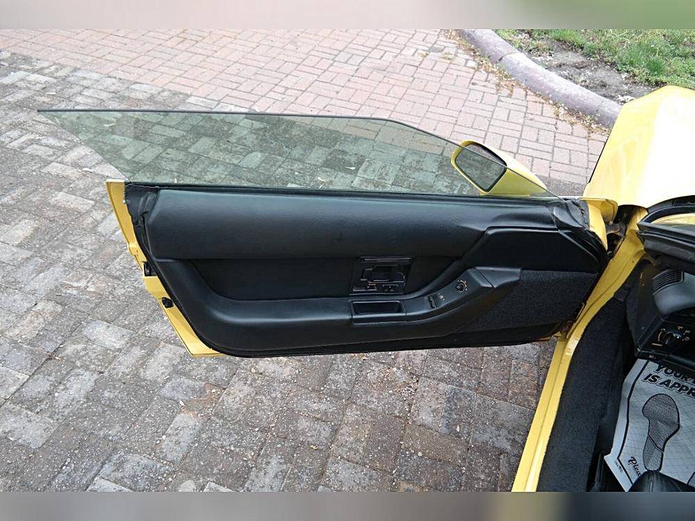 Chevrolet-corvette-1992-yellow-70