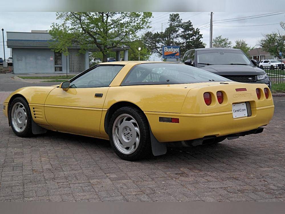 Chevrolet-corvette-1992-yellow-86