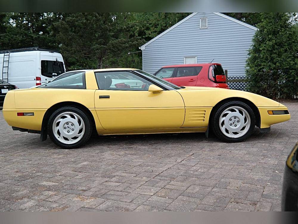 Chevrolet-corvette-1992-yellow-90