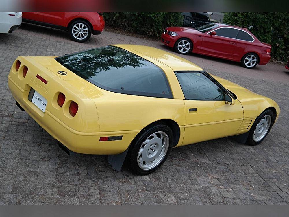 Chevrolet-corvette-1992-yellow-91