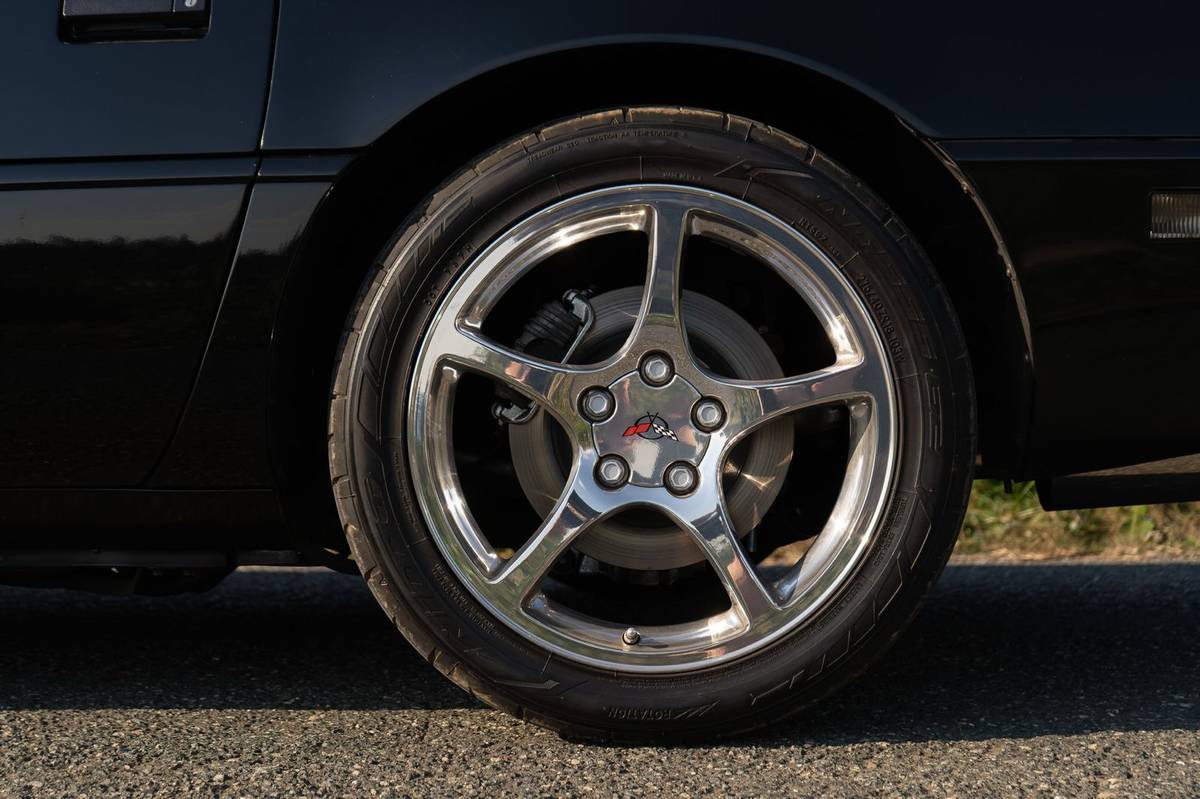 Chevrolet-corvette-1994-black-12