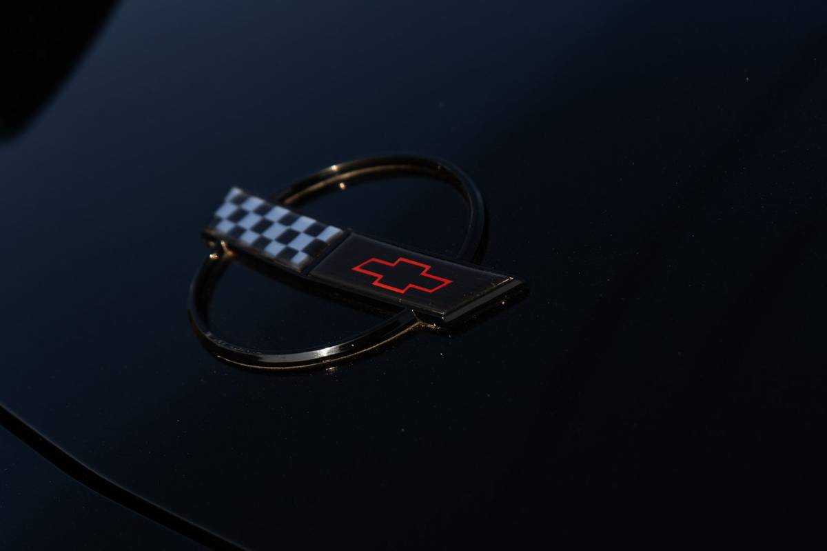 Chevrolet-corvette-1994-black-13