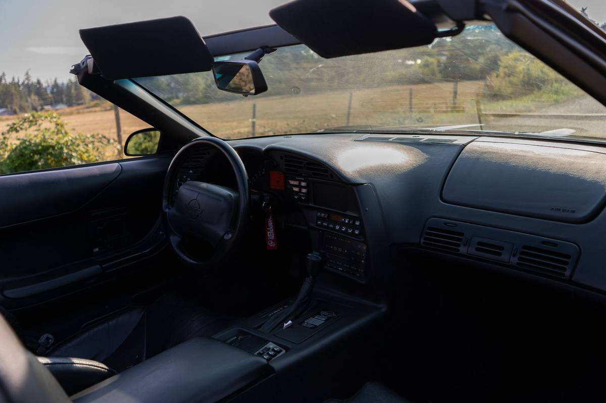 Chevrolet-corvette-1994-black-16