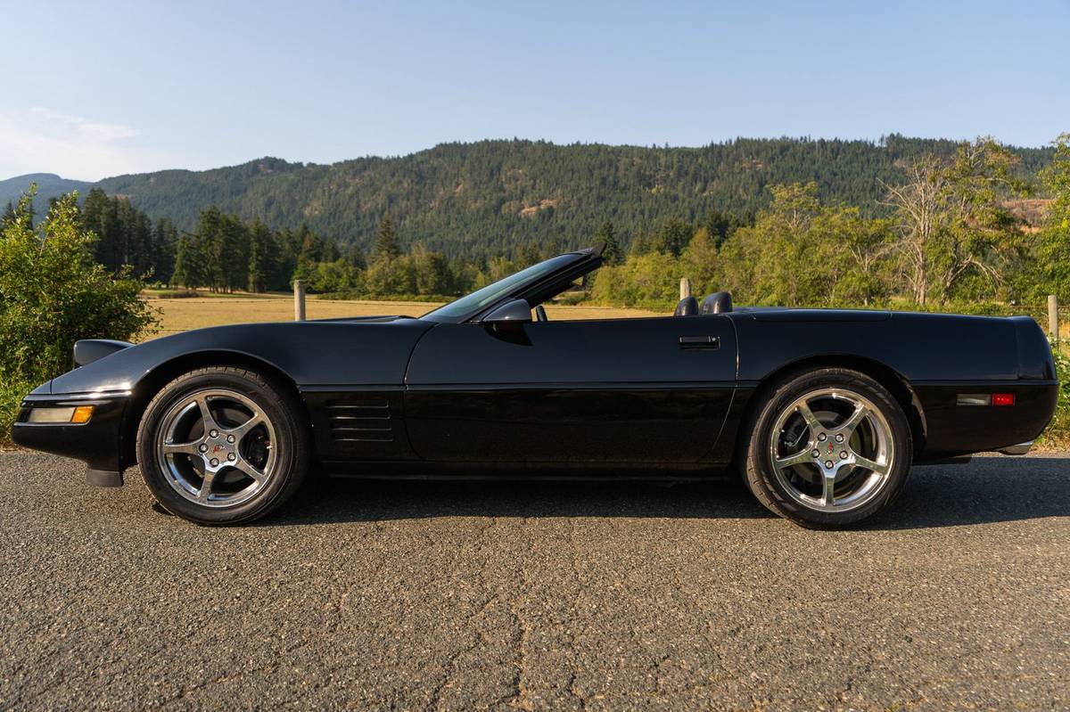Chevrolet-corvette-1994-black-9
