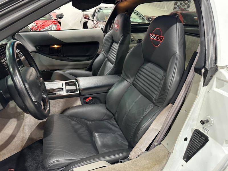 Chevrolet-corvette-1996-white-3