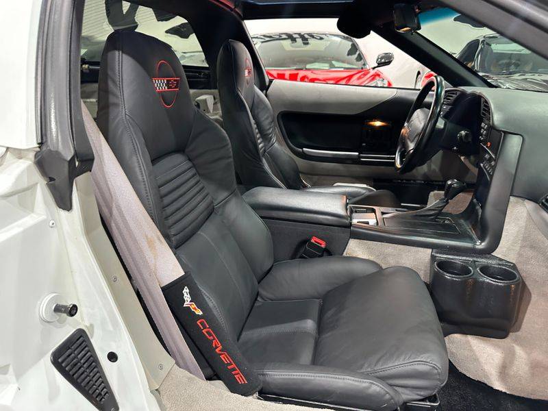 Chevrolet-corvette-1996-white-4