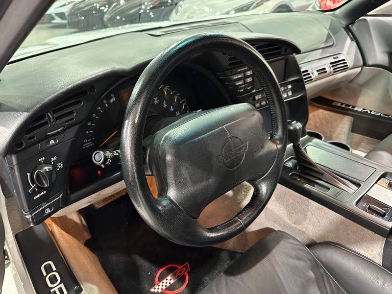Chevrolet-corvette-1996-white-49