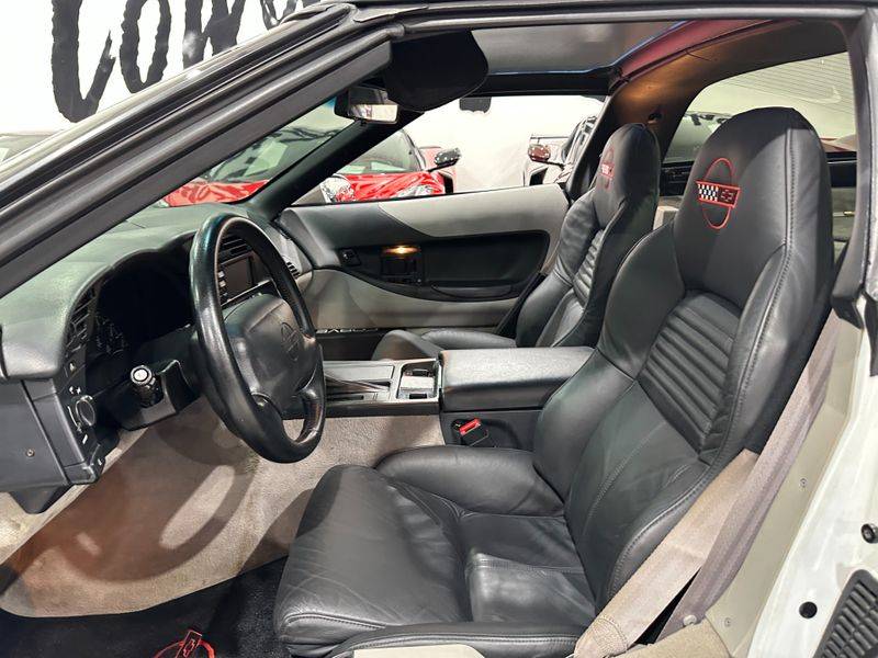 Chevrolet-corvette-1996-white-53