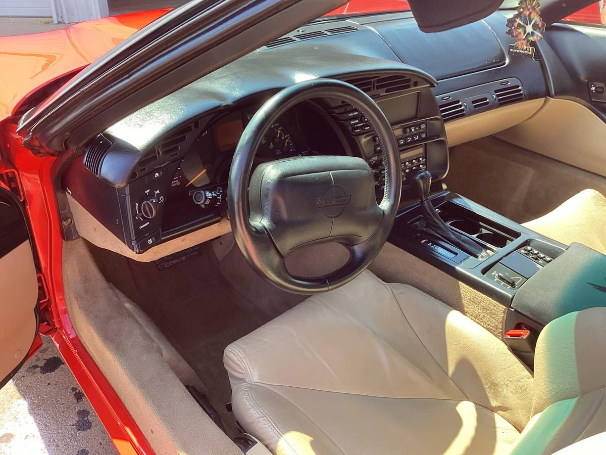 Chevrolet-corvette-amp-convertible-1996-red-10