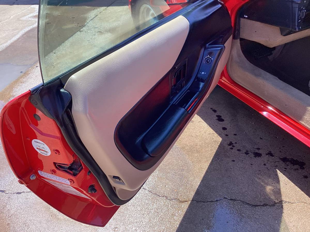 Chevrolet-corvette-amp-convertible-1996-red-8