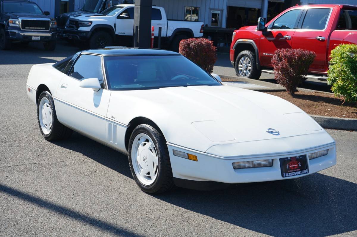 Chevrolet-corvette-base-1988-white-11