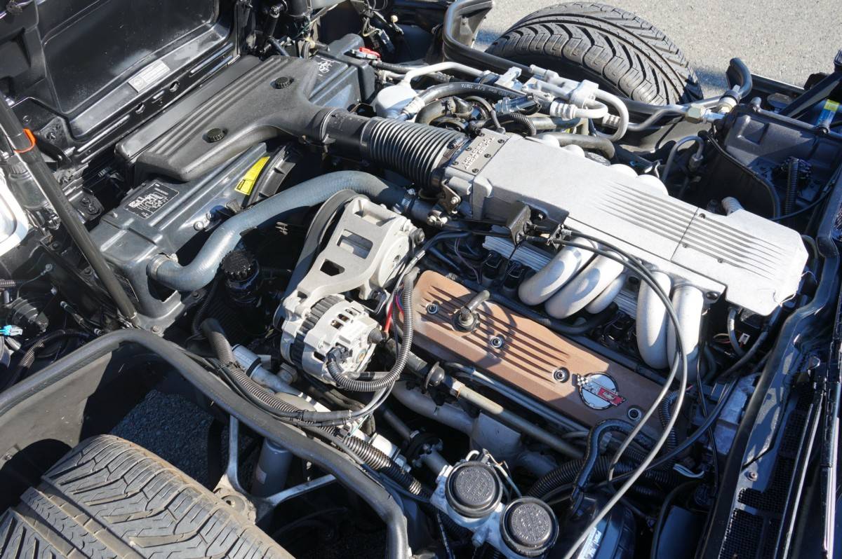Chevrolet-corvette-base-1988-white-14