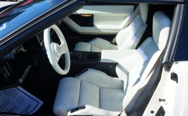 Chevrolet-corvette-base-1988-white-16