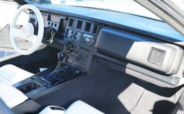 Chevrolet-corvette-base-1988-white-17
