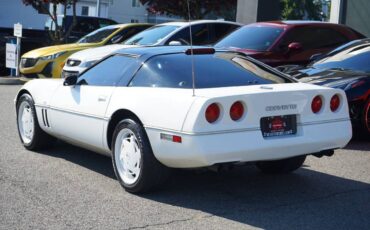 Chevrolet-corvette-base-1988-white-7