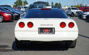 Chevrolet-corvette-base-1988-white-8