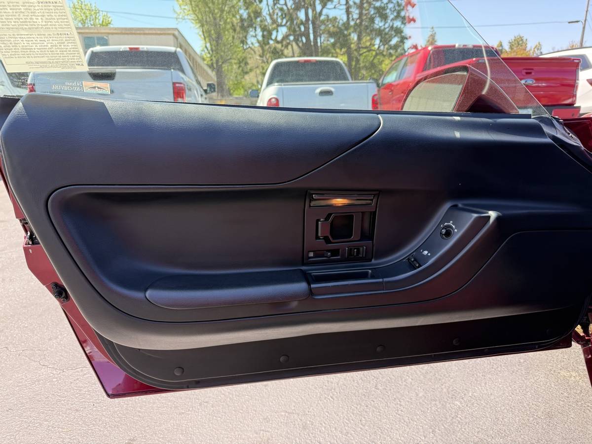 Chevrolet-corvette-base-1994-10