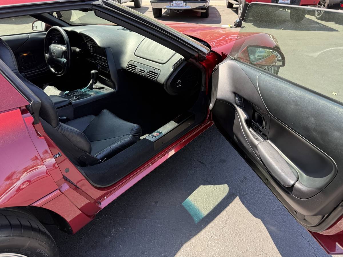 Chevrolet-corvette-base-1994-12