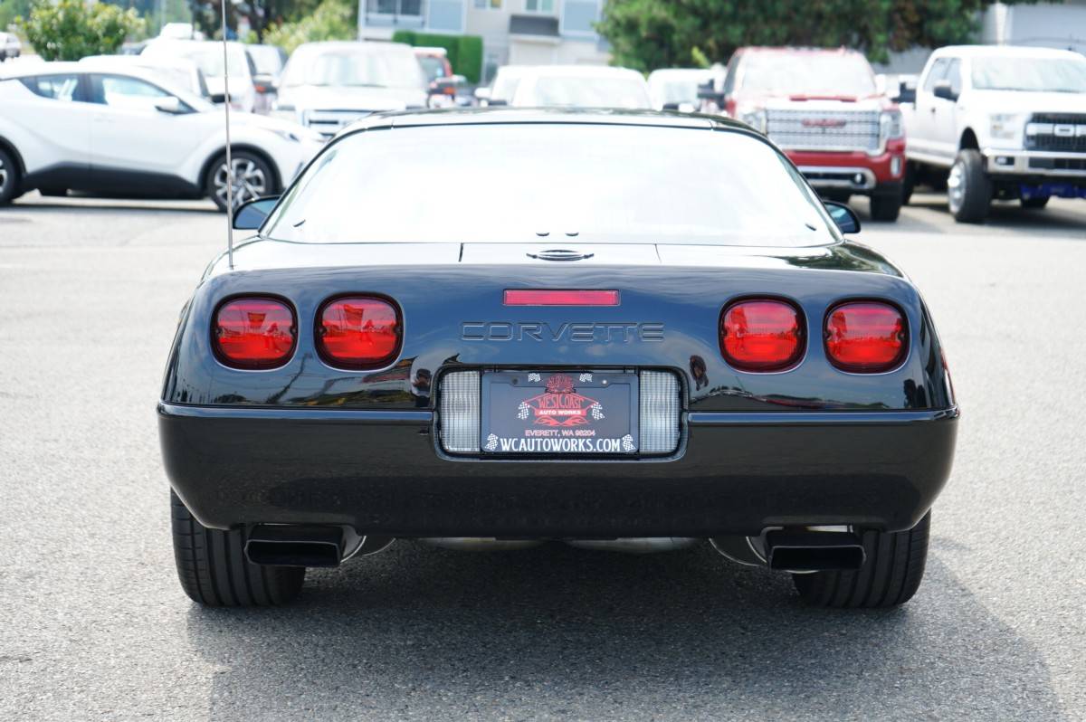 Chevrolet-corvette-base-1995-black-19