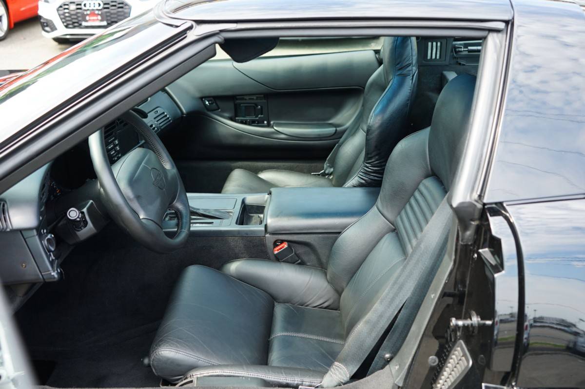 Chevrolet-corvette-base-1995-black-26