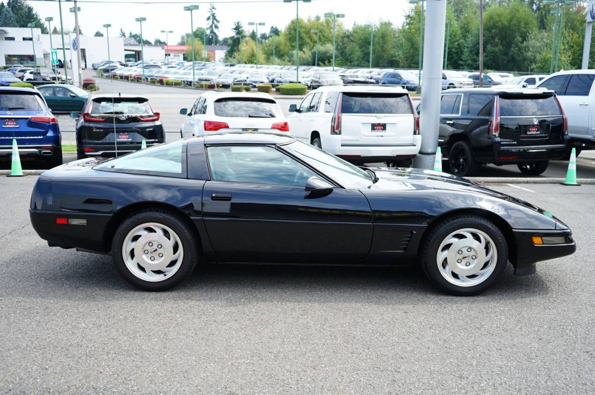 Chevrolet-corvette-base-1995-black-37