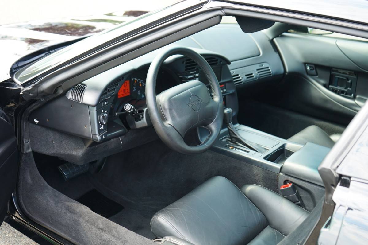 Chevrolet-corvette-base-1995-black-8