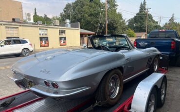 Chevrolet-corvette-c2-1965-11