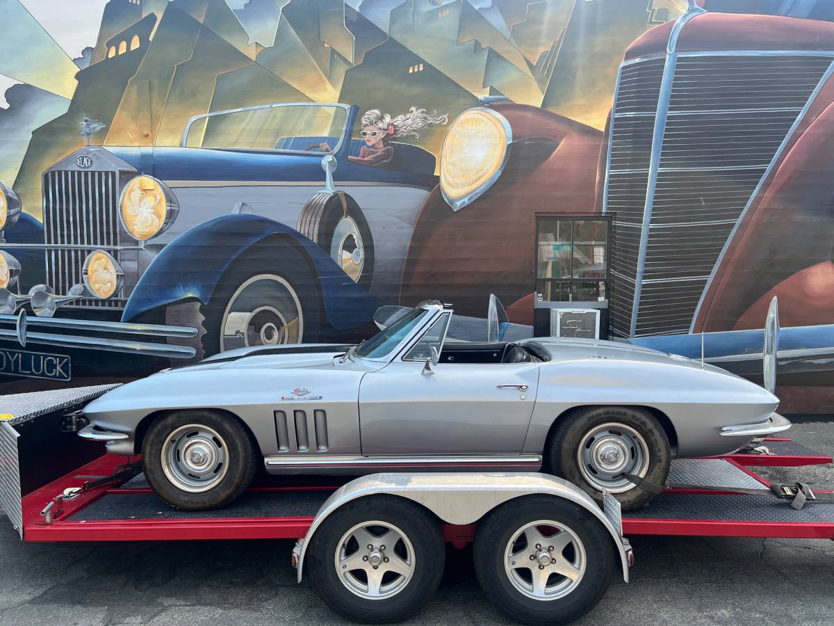 Chevrolet-corvette-c2-1965-12