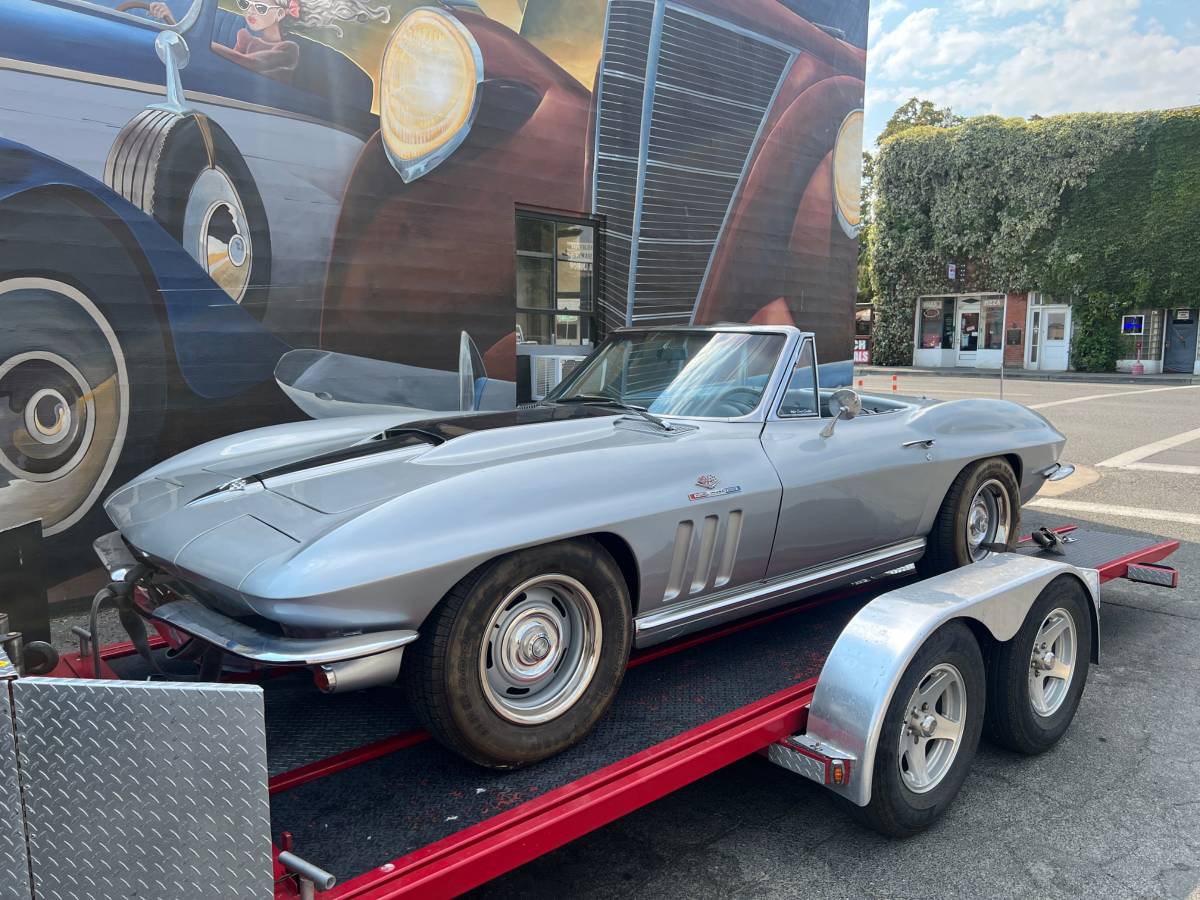 Chevrolet-corvette-c2-1965-13