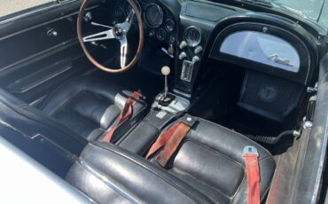 Chevrolet-corvette-c2-1965-3