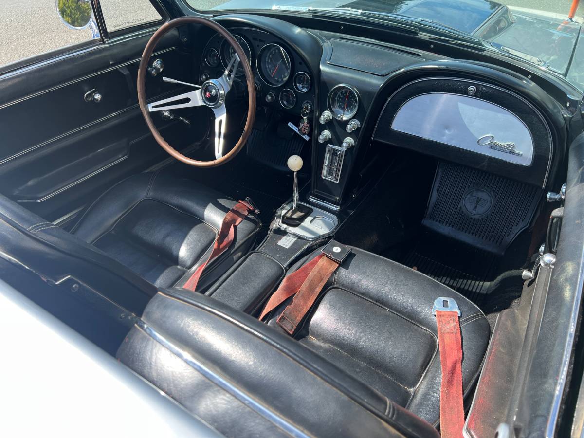 Chevrolet-corvette-c2-1965-3