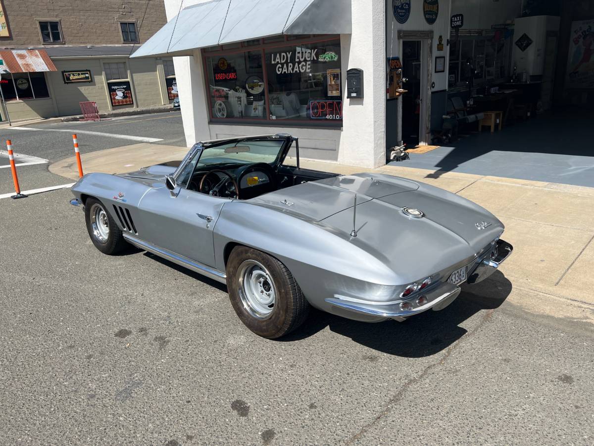 Chevrolet-corvette-c2-1965-4