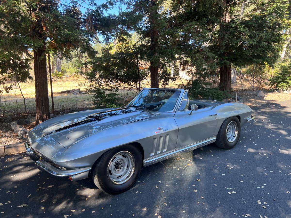Chevrolet-corvette-c2-1965-6