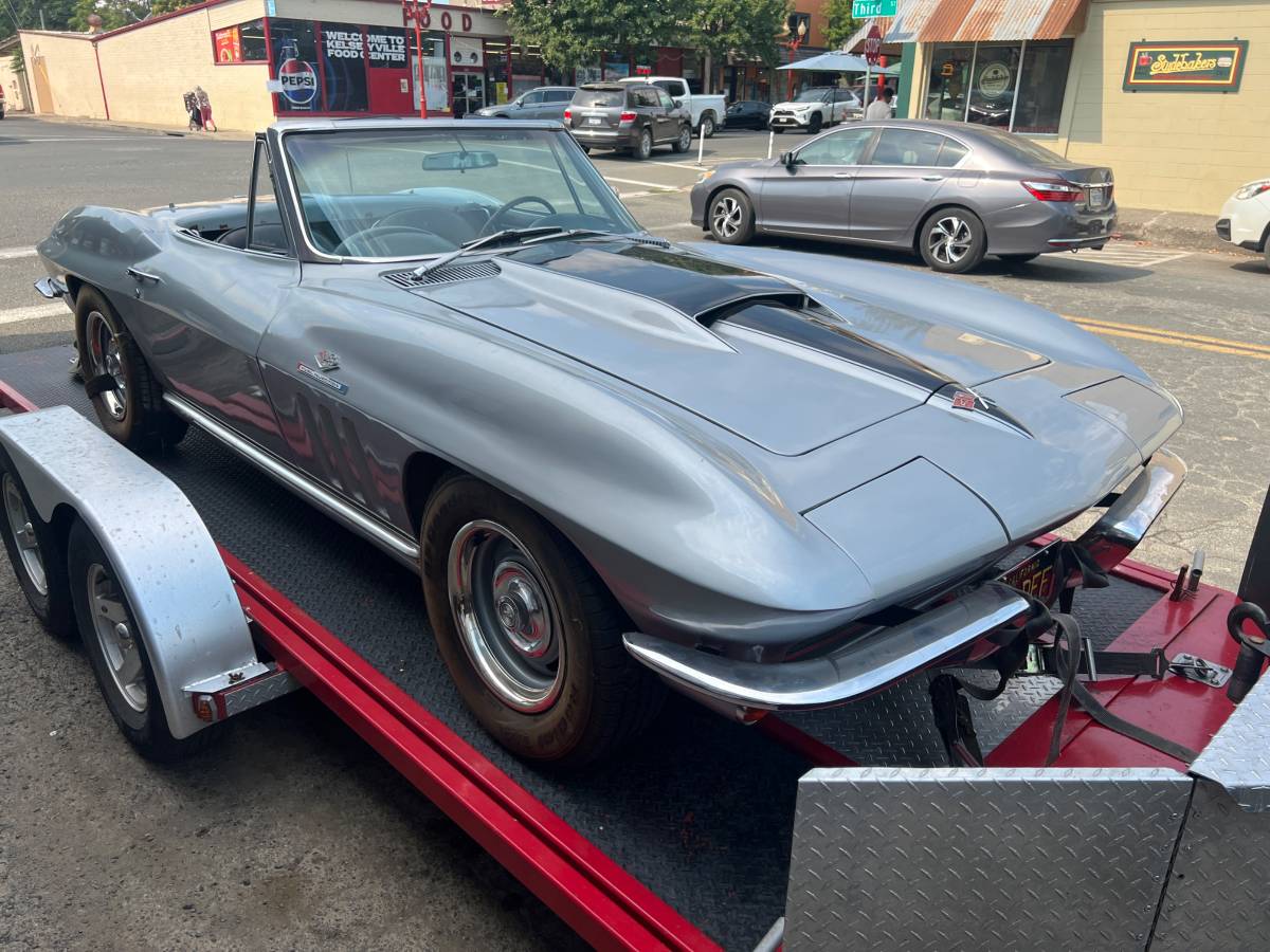 Chevrolet-corvette-c2-1965-9