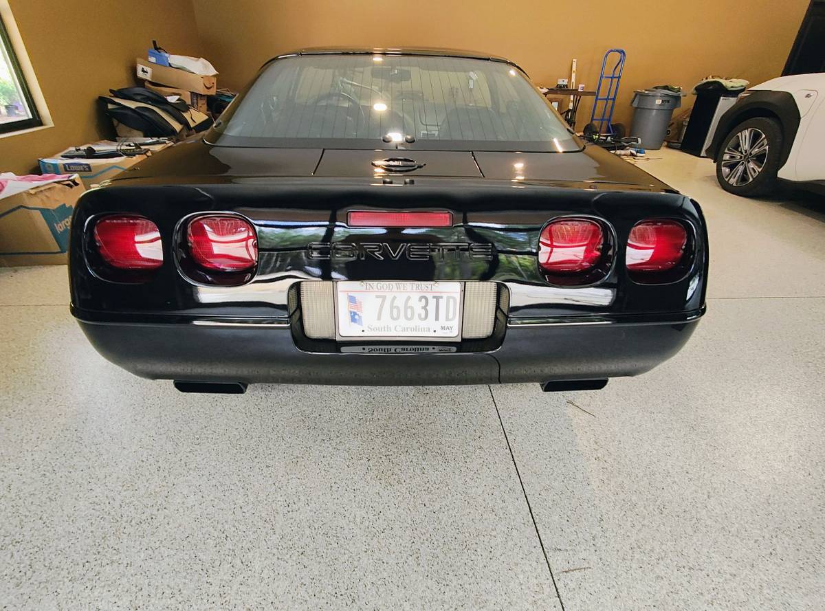 Chevrolet-corvette-c4-1996-black-10