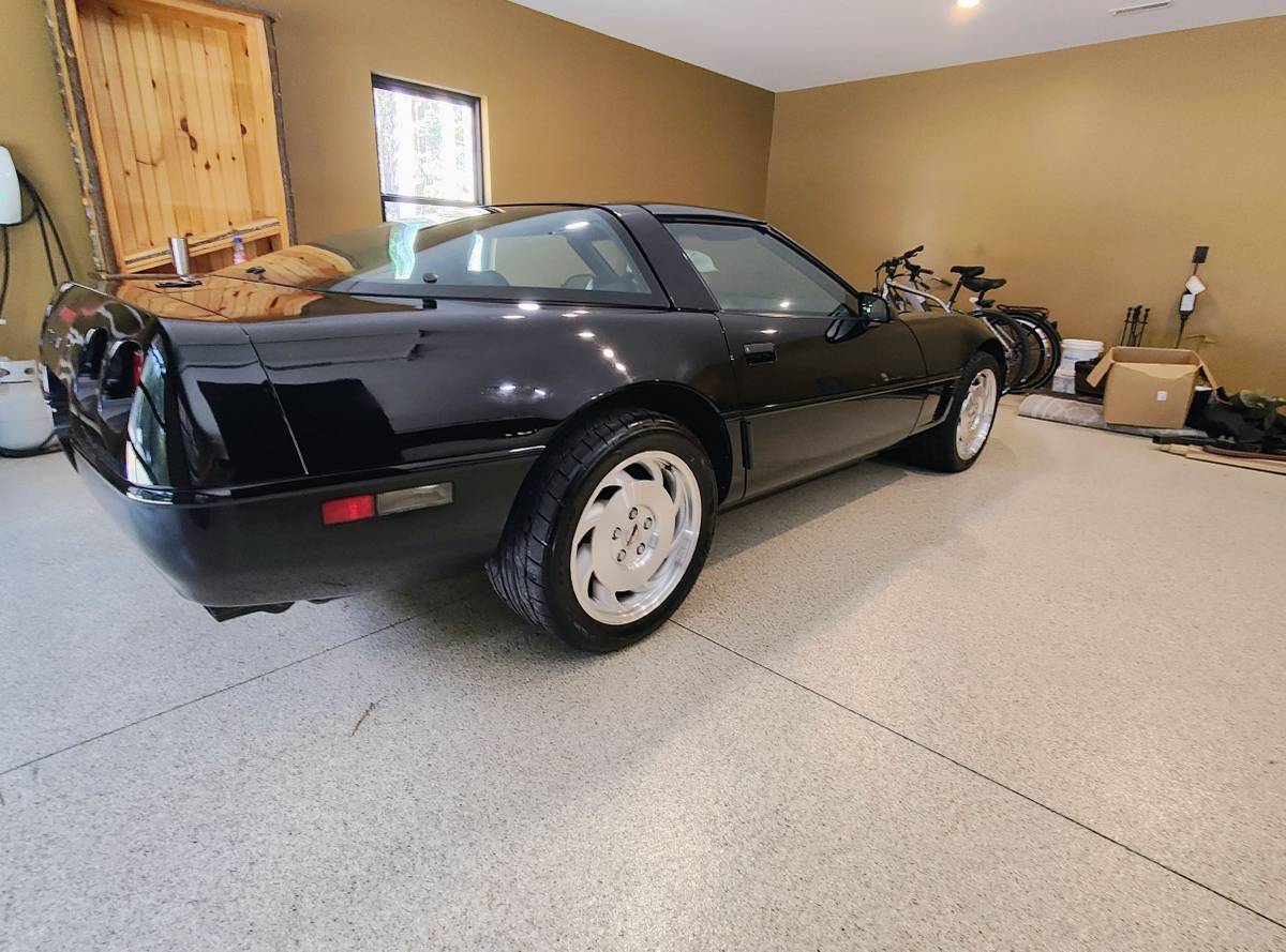 Chevrolet-corvette-c4-1996-black-11
