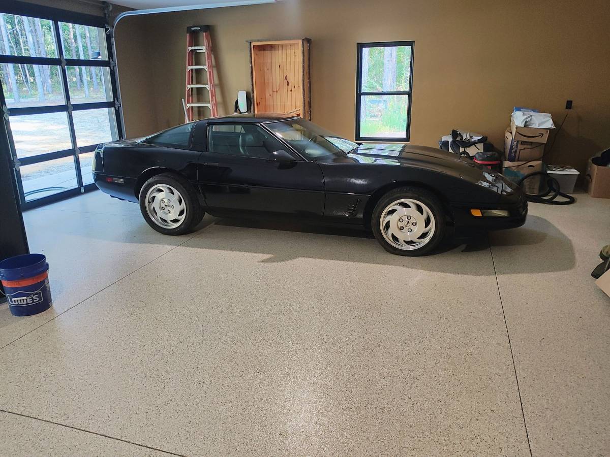 Chevrolet-corvette-c4-1996-black-18