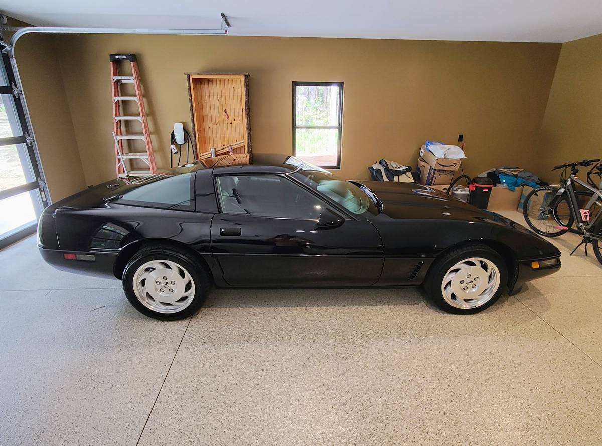 Chevrolet-corvette-c4-1996-black-8
