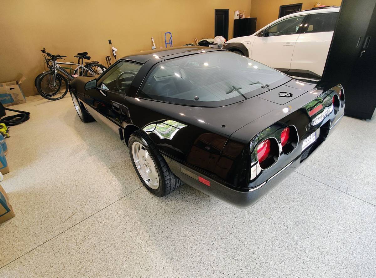 Chevrolet-corvette-c4-1996-black-9