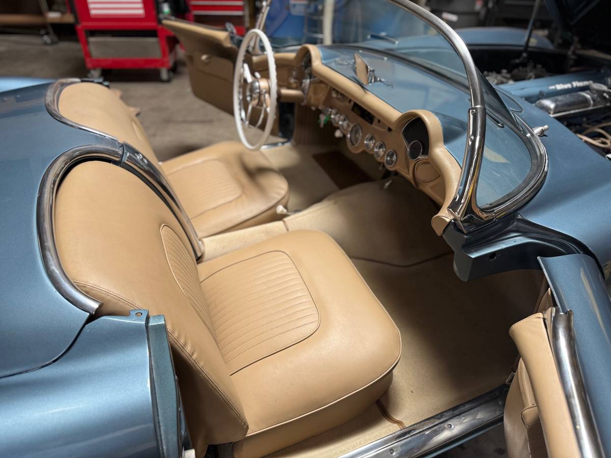 Chevrolet-corvette-convertible-1954-1