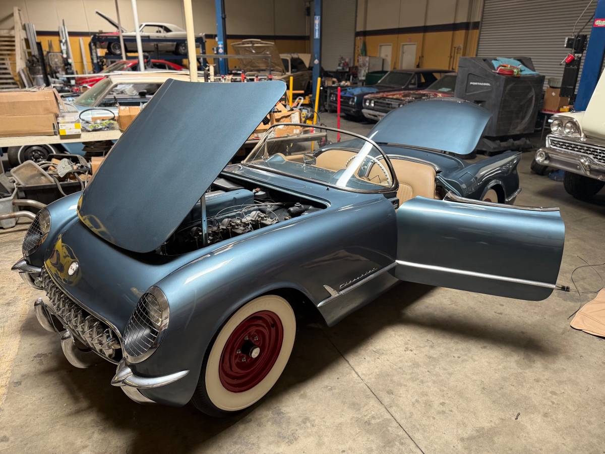 Chevrolet-corvette-convertible-1954-4
