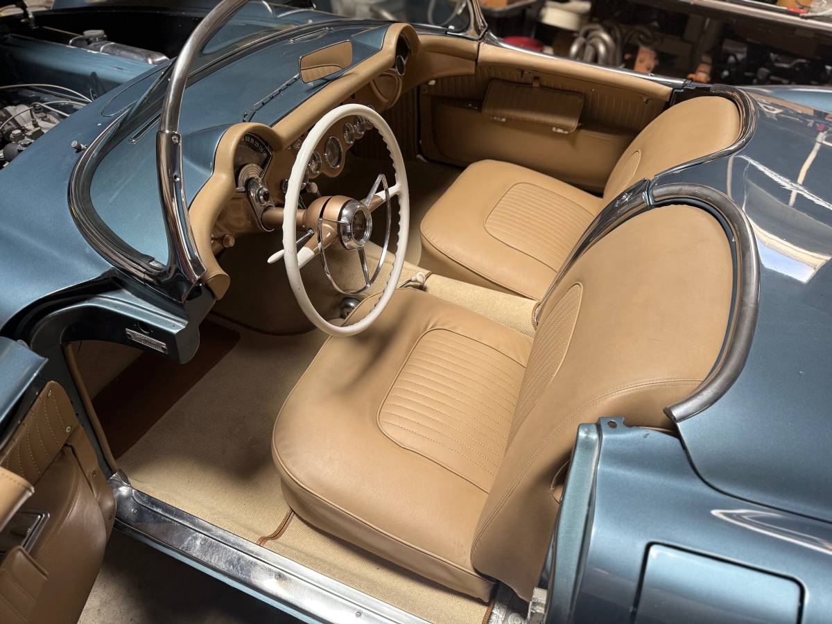 Chevrolet-corvette-convertible-1954-5