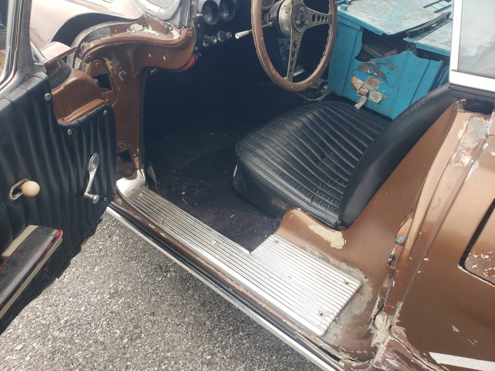 Chevrolet-corvette-convertible-1962-brown-13