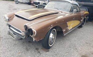 Chevrolet-corvette-convertible-1962-brown-9