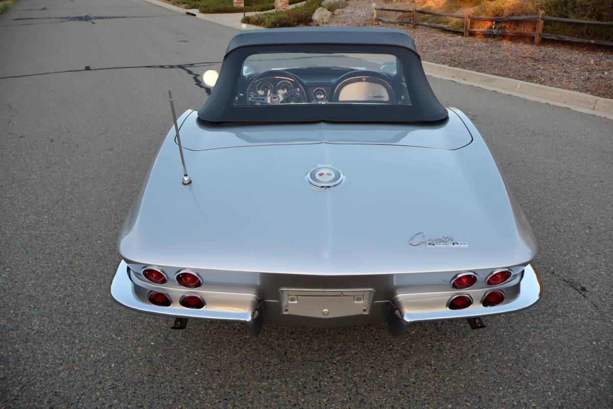 Chevrolet-corvette-convertible-1964-21