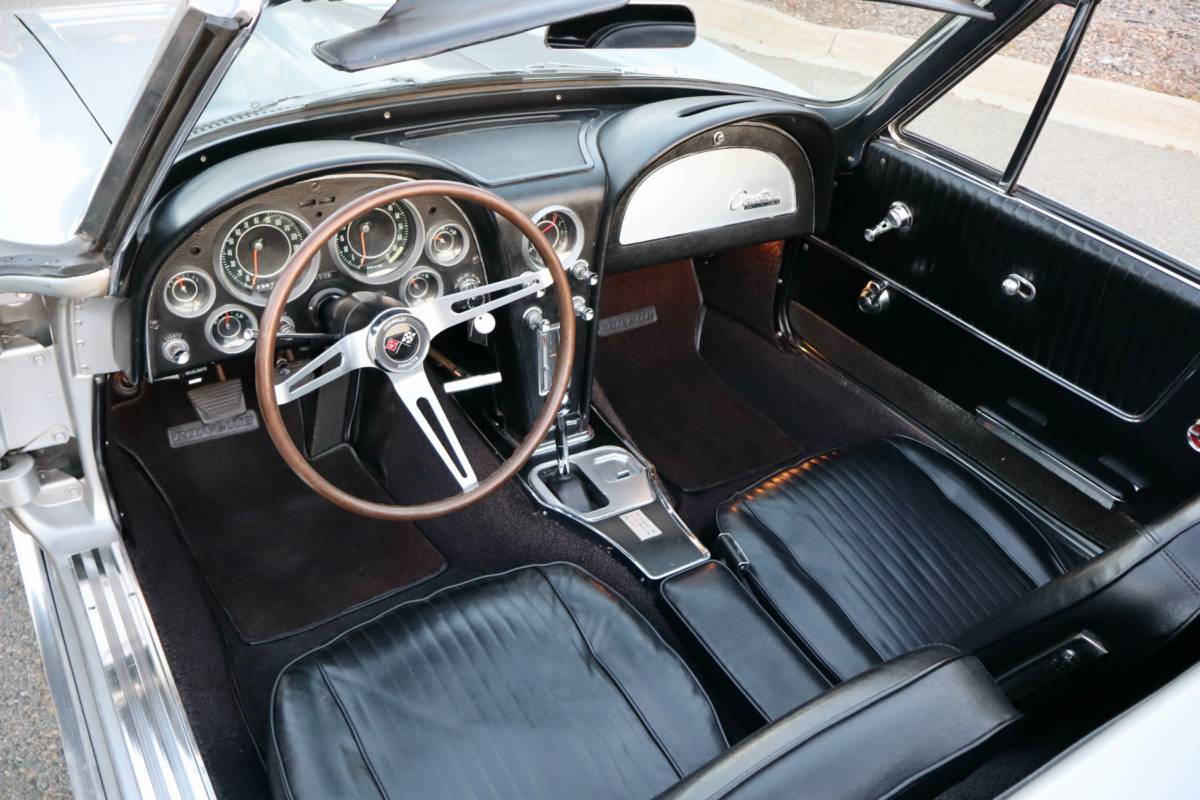 Chevrolet-corvette-convertible-1964-23